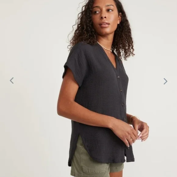 Marine layer Island Short Sleeve Button Down Tunic in Black - Picture 2 of 8